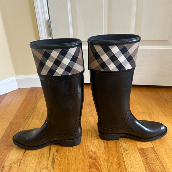 Burberry rain boots - Picture 3 of 7